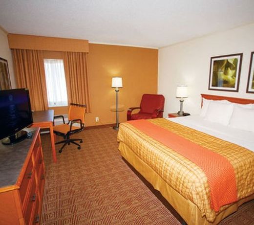 La Quinta Inn by Wyndham Milwaukee Glendale Hampton Ave