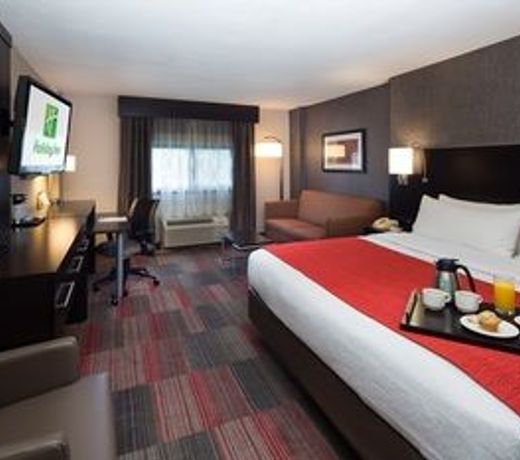 Holiday Inn Milwaukee Riverfront, an IHG Hotel
