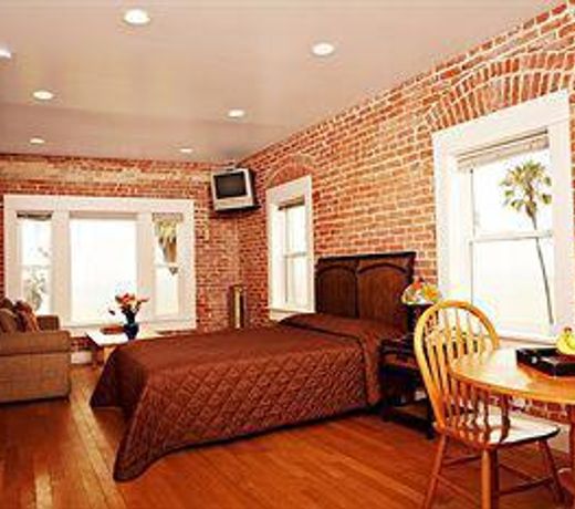 Venice Beach Suites & Hotel