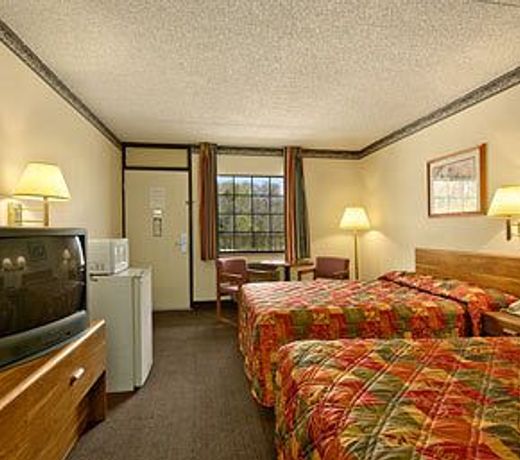 Super 8 by Wyndham Clarksville AR
