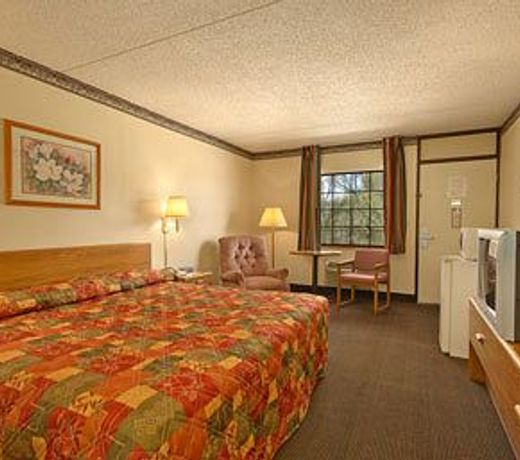 Super 8 by Wyndham Clarksville AR