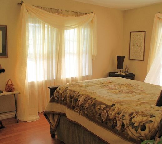 River Rock Bed and Breakfast Cottages