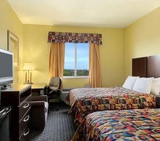 Days Inn & Suites by Wyndham Cleburne TX
