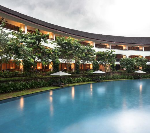 NearBy Hotel