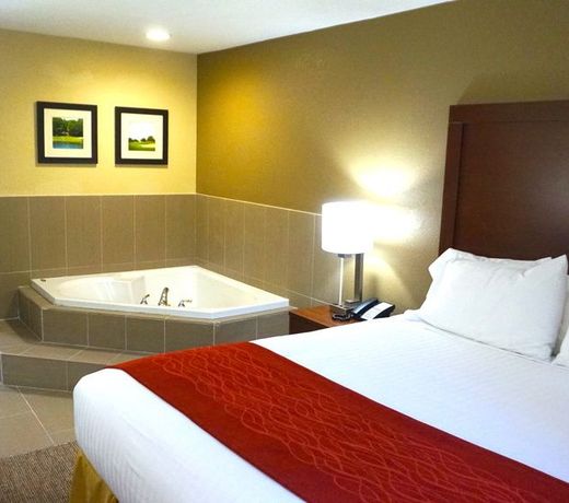 Comfort Inn & Suites Greenwood near University