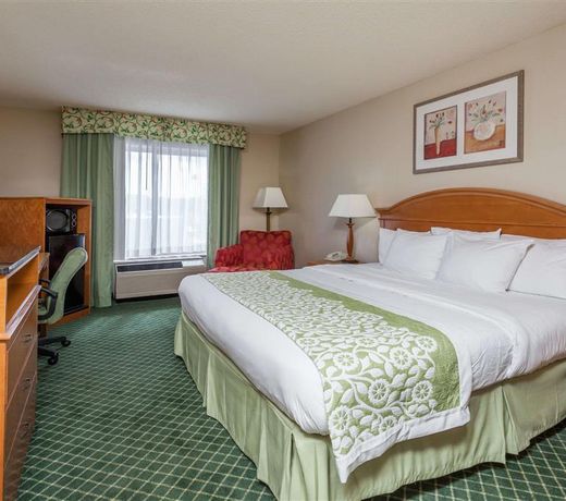Days Inn & Suites by Wyndham Warren