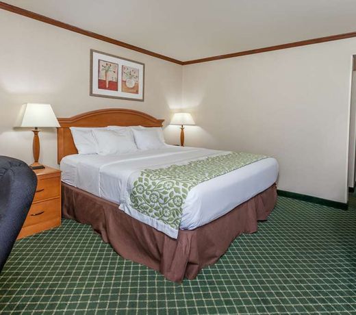 Days Inn & Suites by Wyndham Warren