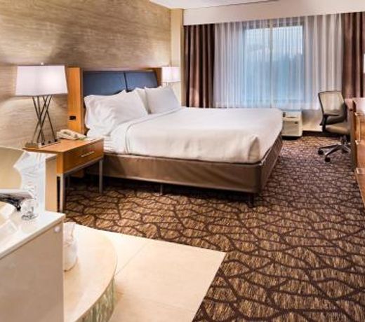 Holiday Inn Hotel & Suites Warren, an IHG Hotel