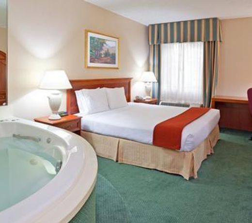 Holiday Inn Express Detroit-Warren/General Motors Technology Center, an IHG Hotel