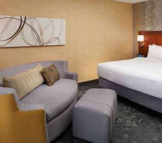 Courtyard by Marriott Detroit Warren