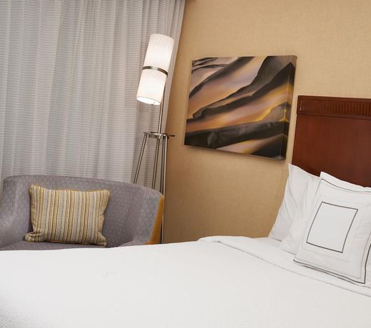 Courtyard by Marriott Detroit Warren