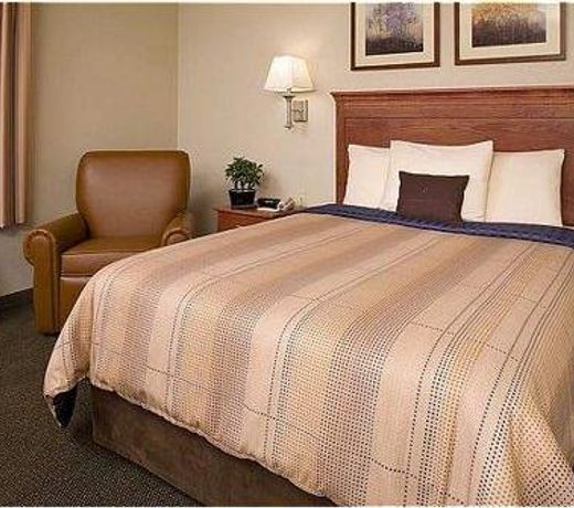 Sonesta Simply Suites Detroit Warren