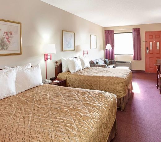 OYO Hotel Adairsville Hwy 140