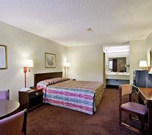 OYO Hotel Adairsville Hwy 140