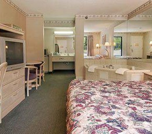 Super 8 by Wyndham Decatur/Dntn/Atlanta Area