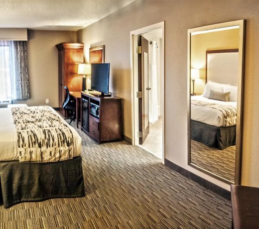 Holiday Inn Express & Suites Cincinnati Riverfront, an IHG Hotel