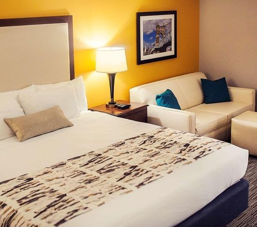 Holiday Inn Express & Suites Cincinnati Riverfront, an IHG Hotel