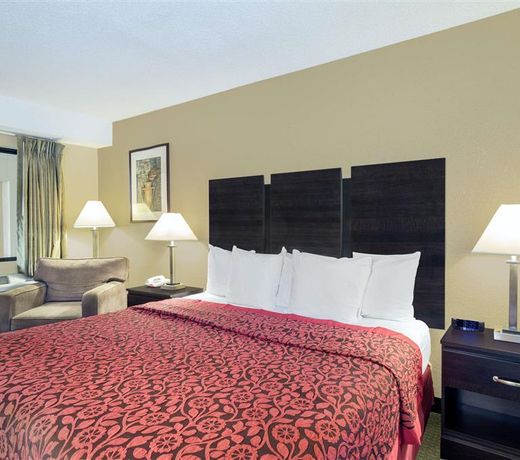 Days Inn & Suites by Wyndham Columbia Airport