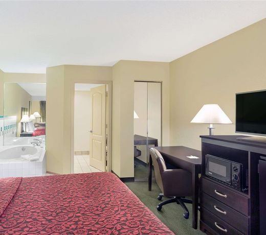 Days Inn & Suites by Wyndham Columbia Airport