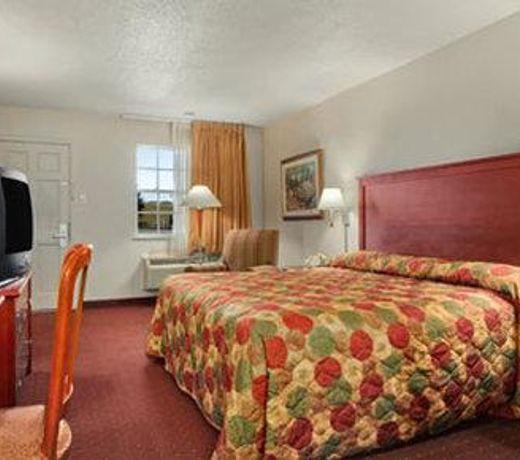 Super 8 by Wyndham Monroe West