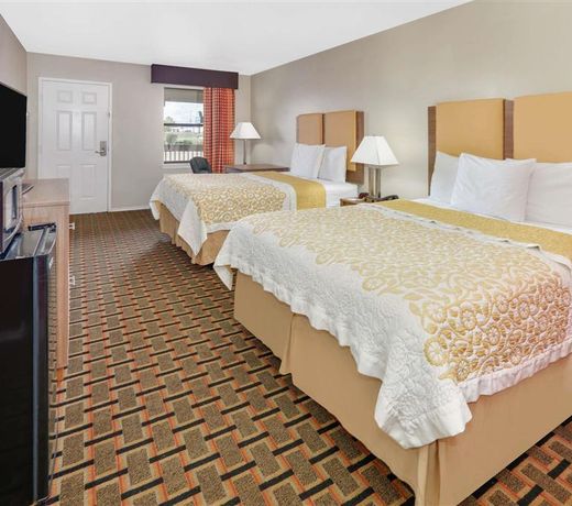 Days Inn & Suites by Wyndham Huntsville