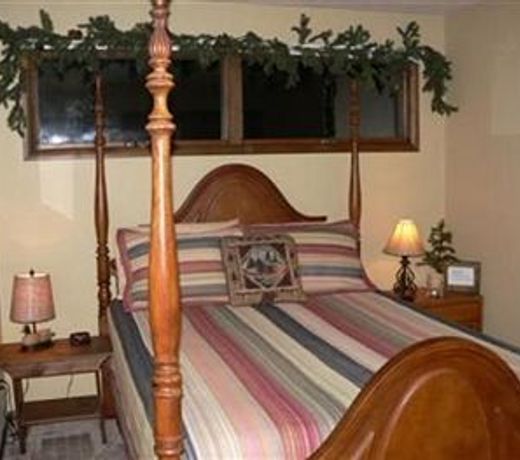 Whispering Oaks Bed & Breakfast