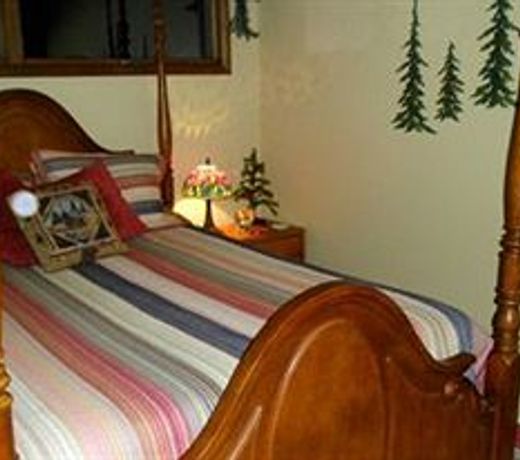 Whispering Oaks Bed & Breakfast