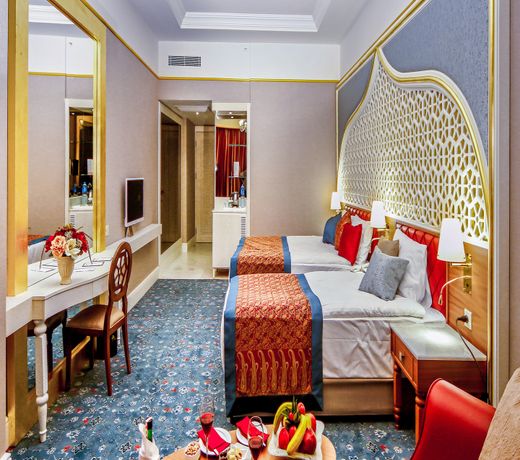 Royal Taj Mahal Hotel