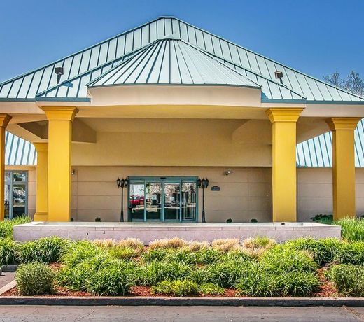 Quality Inn & Suites Banquet Center