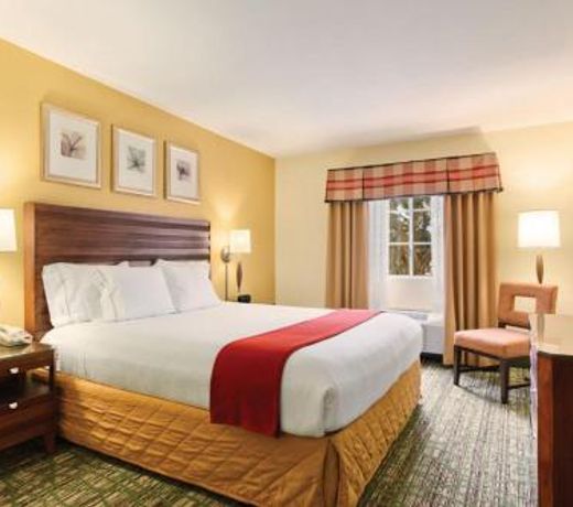 Holiday Inn Express Hotel & Suites San Diego-Escondido, an IHG Hotel