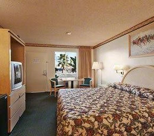 Econo Lodge Inn & Suites Escondido Downtown