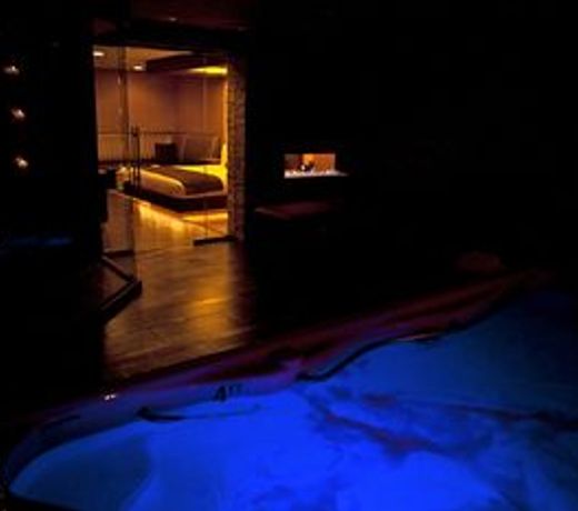 The Champagne Lodge and Luxury Suites