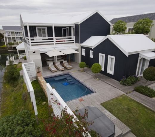 EDGEWATER COTTAGE