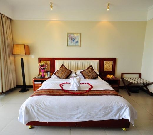 YELAN BAY RESORT HOTEL