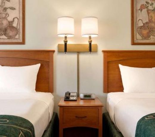 Travelodge by Wyndham Dunsmuir