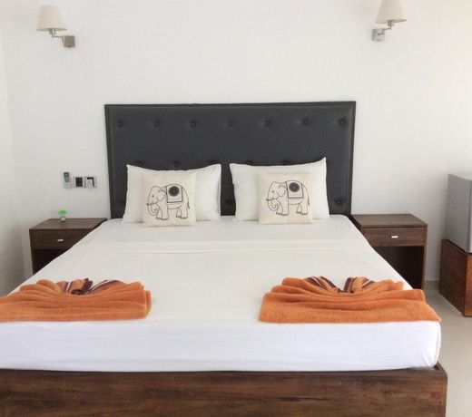 Lemazone Inn