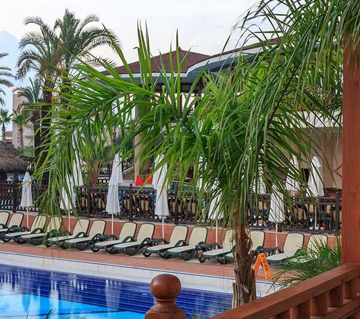 Side Crown Charm Palace Ultra All Inclusive