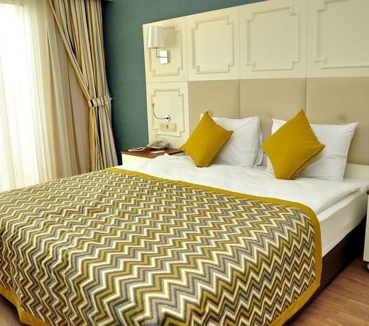 Side Crown Charm Palace Ultra All Inclusive