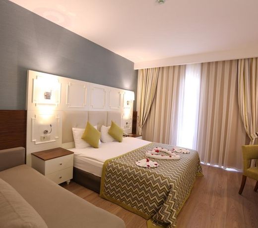 Side Crown Charm Palace Ultra All Inclusive
