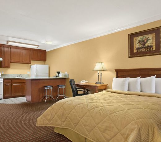 Travelodge Inn & Suites by Wyndham Gardena CA