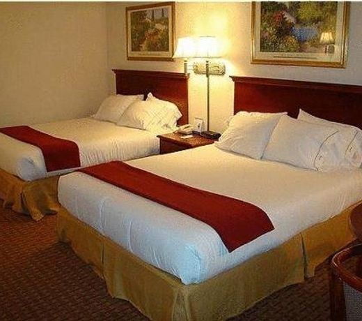 Holiday Inn Express Clayton Southeast Raleigh, an IHG Hotel