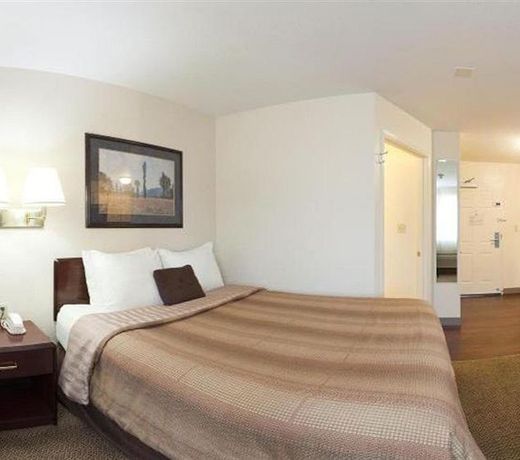 Sonesta Simply Suites Denver West Federal Center