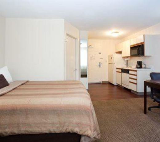 Sonesta Simply Suites Denver West Federal Center