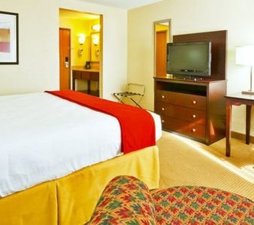 HOLIDAY INN EXPRESS HOTEL & SUITES GOODLETTSVILLE