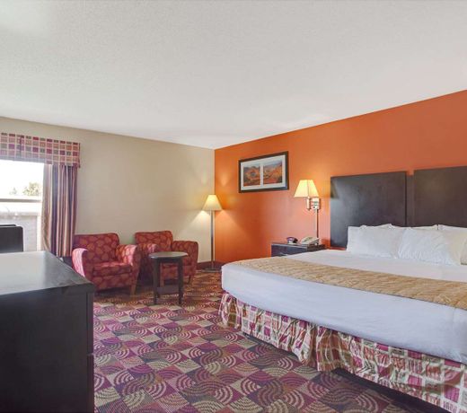 Days Inn & Suites by Wyndham Ridgeland