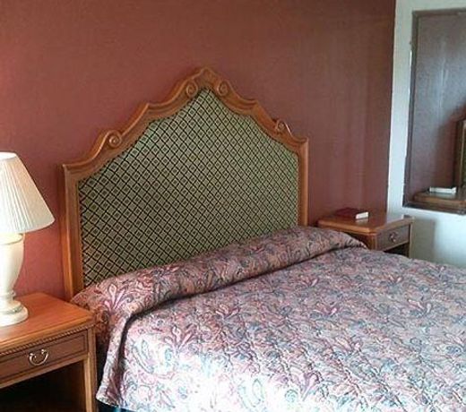 TRADE WINDS MOTEL