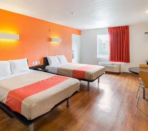 Motel 6-Grand Prairie, TX - Near Six Flags Drive