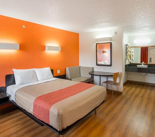 Motel 6-Grand Prairie, TX - Near Six Flags Drive