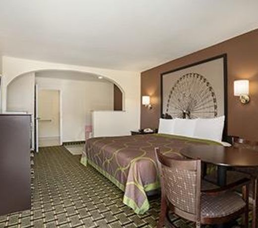Super 8 by Wyndham Grand Prairie Southwest