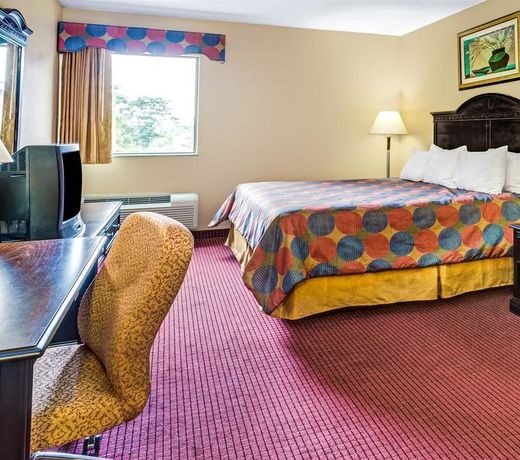 Days Inn & Suites by Wyndham Jeffersonville IN